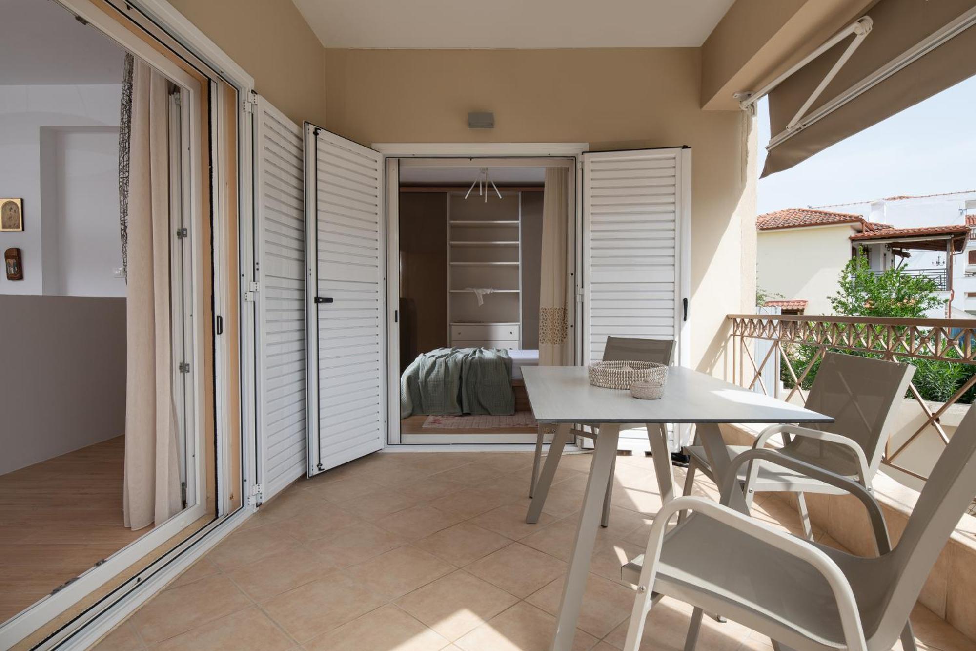 Apartment Lakis House