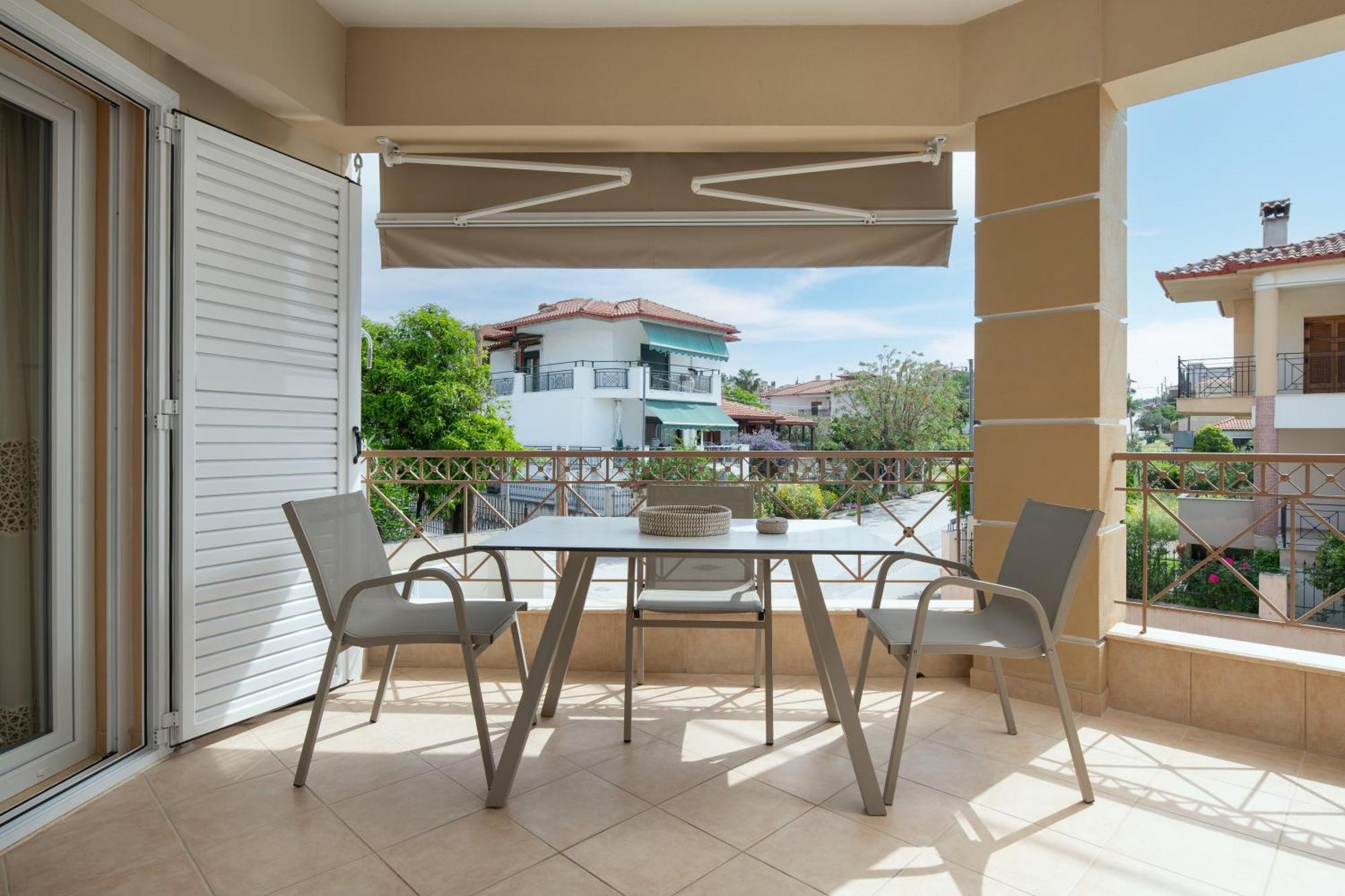 Apartment Lakis House