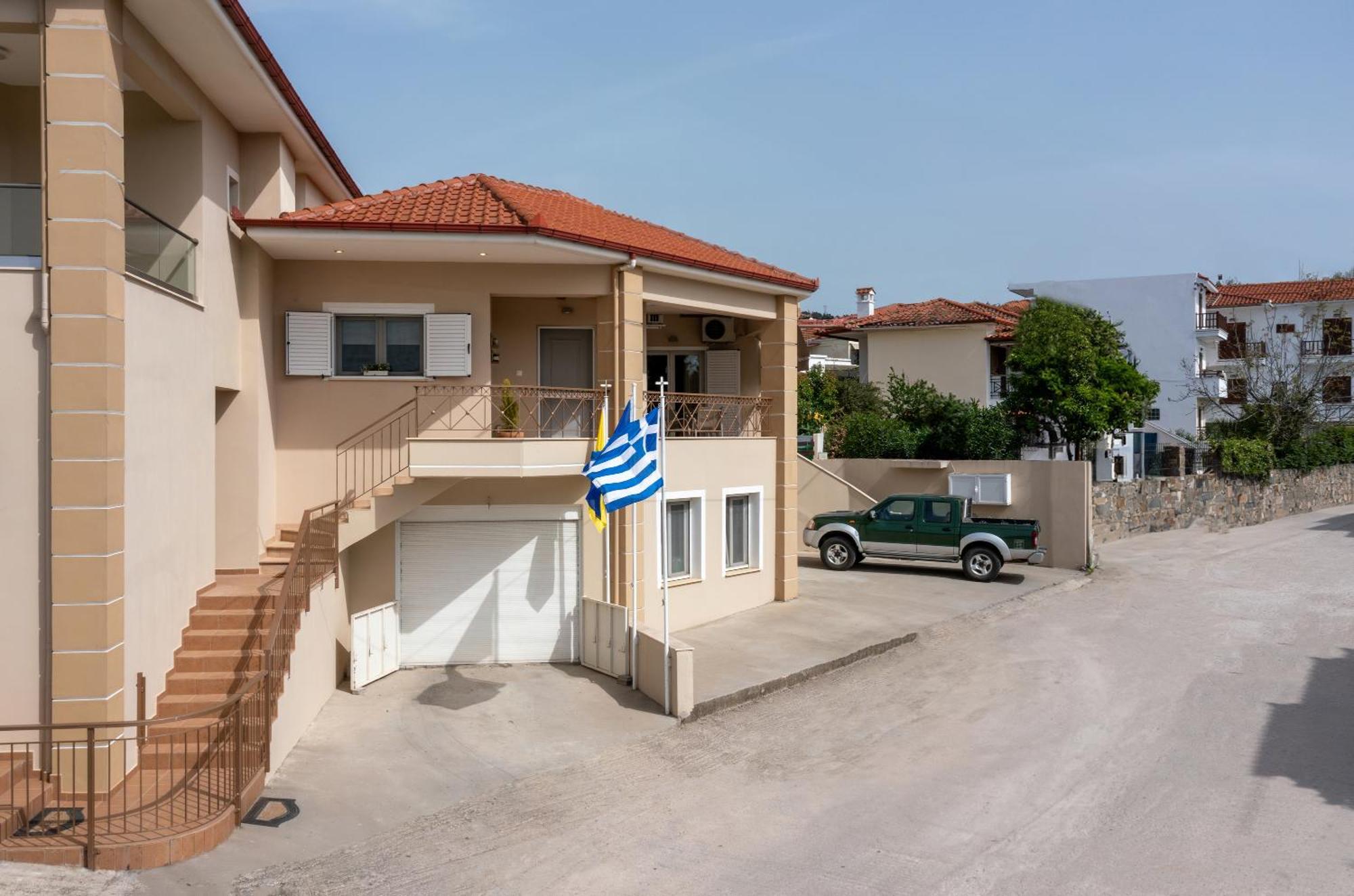 Apartment Lakis House