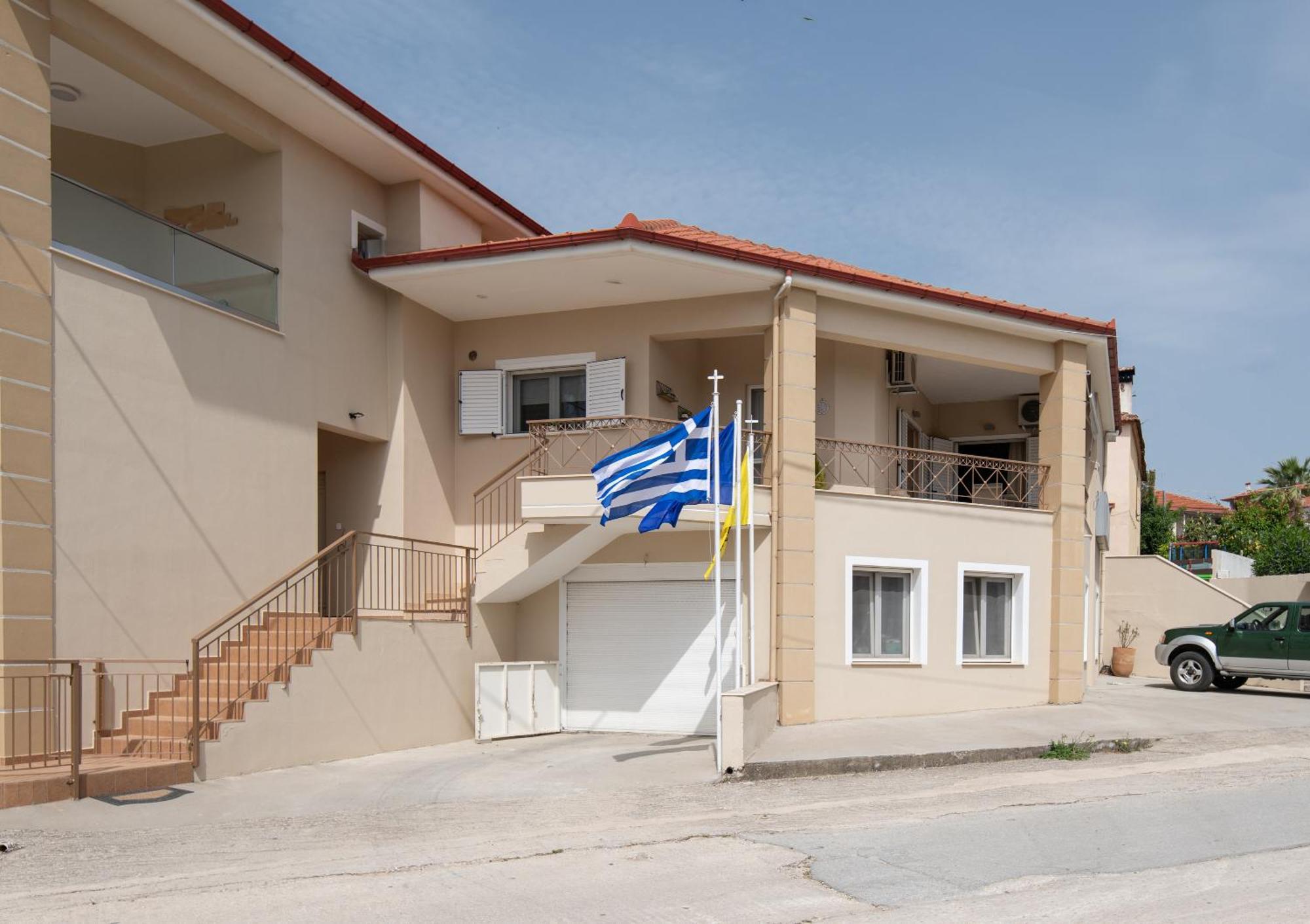 Apartment Lakis House