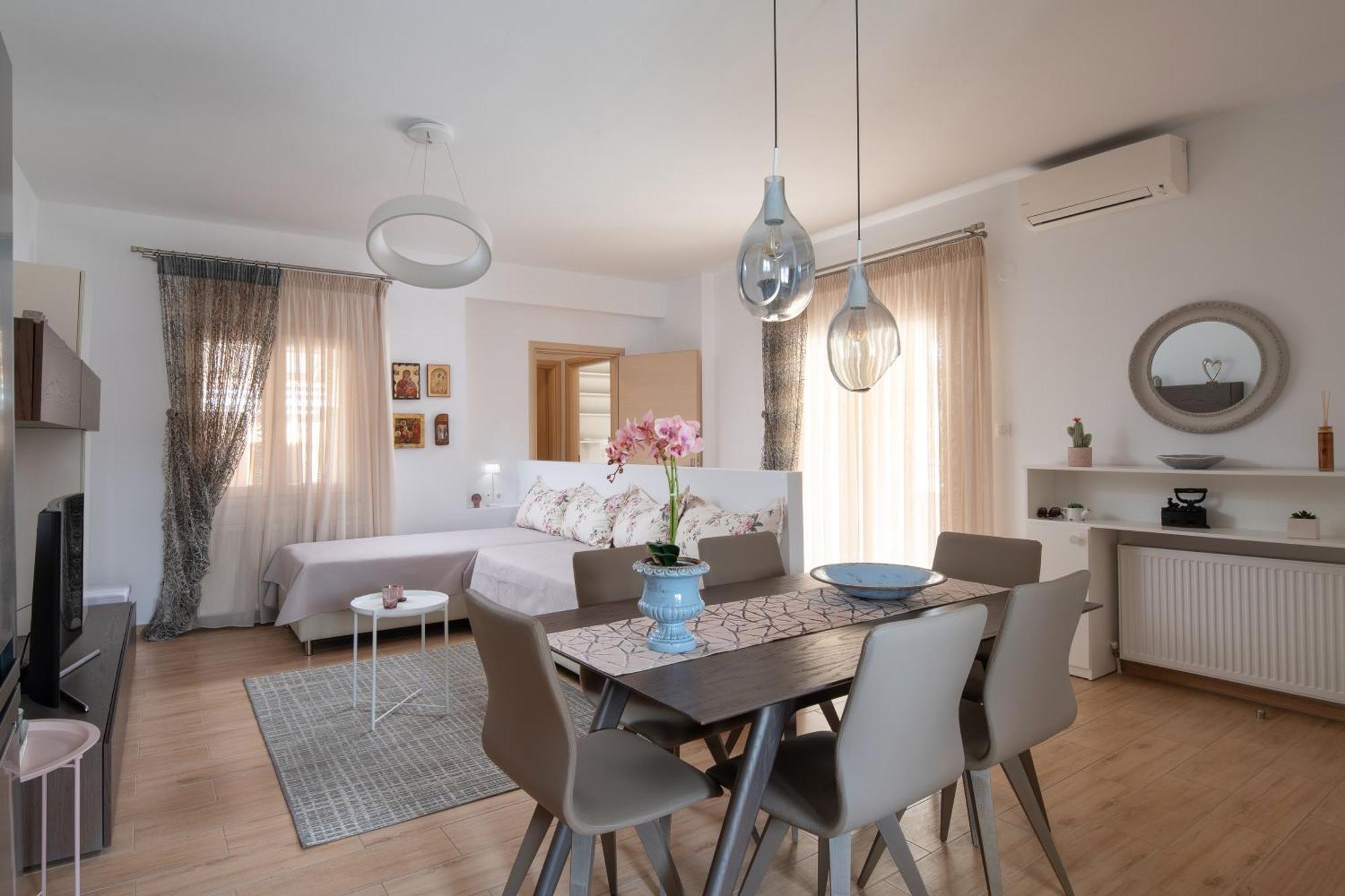 Lakis House