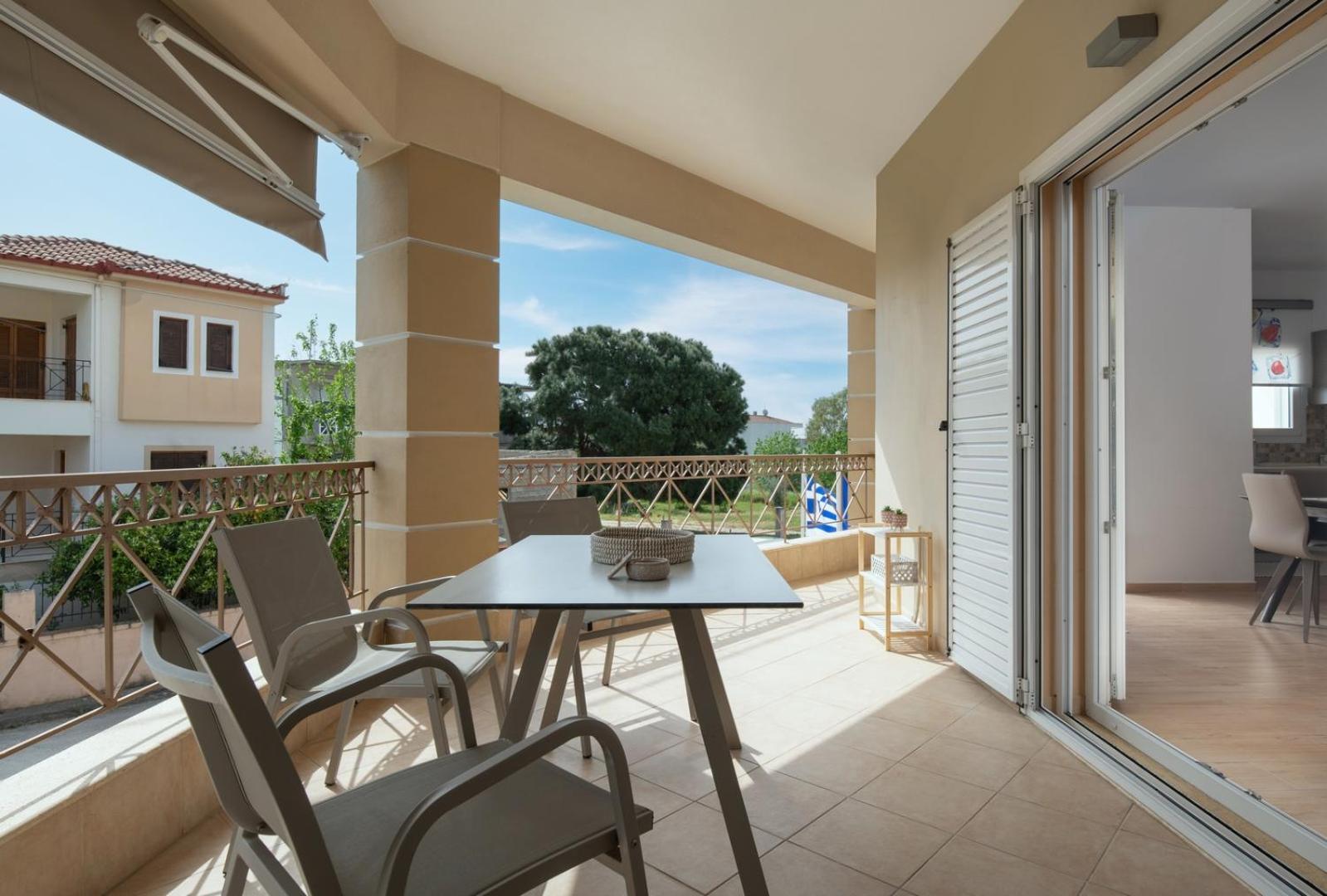 Apartment Lakis House