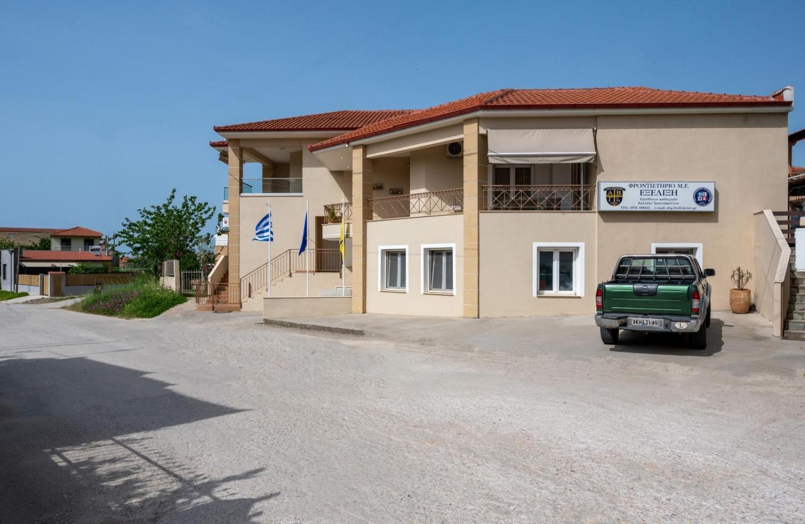 Apartment Lakis House